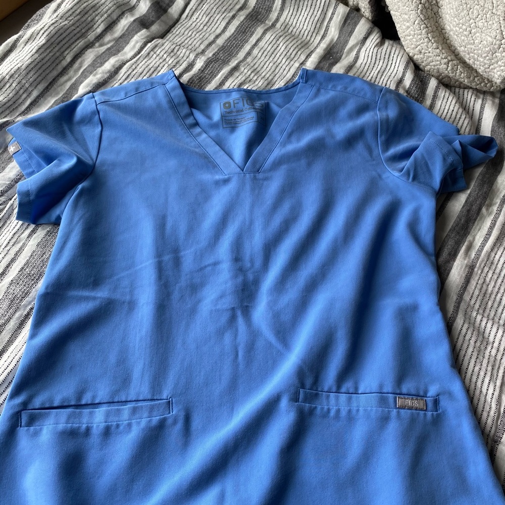 Figs scrub top